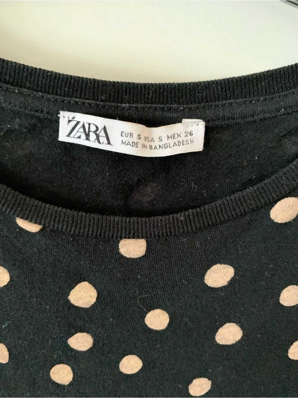 ZARA Women's Black T-Shirt with Beige Polka Dots - Picture 2 of 3